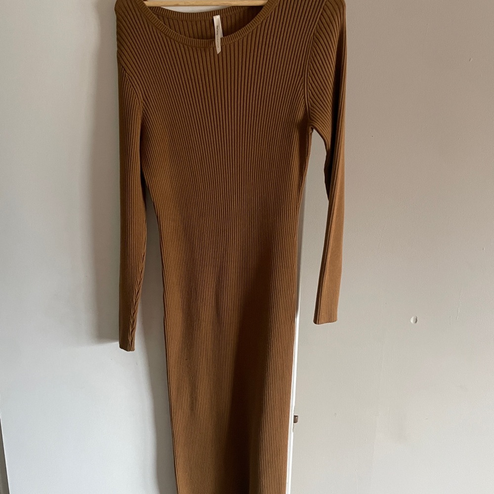 Aritzia dress Brown size large
